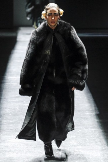 Havalı Olmanın Peşinde Bir Varoluş Krizi