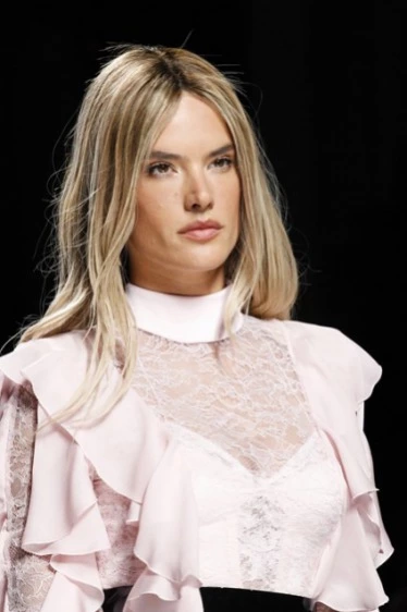 Balmain: Süper Modeller, Süper Kıvrımlar ve Süper Instagramlar!