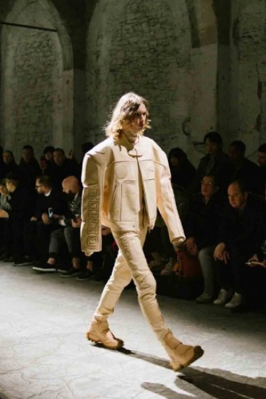 Juun.J: Fütüristik ve Cinsiyet Rollerini Hiçe Sayan Erkek Giyimi