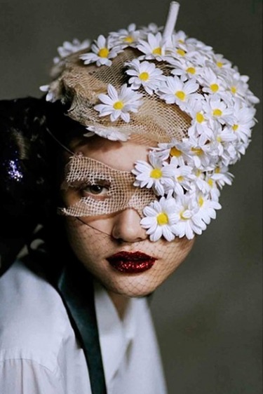 Stephen Jones: Dünyadaki Her Şey, Bir Şapkaya Dönüşebilir!