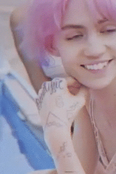 Grimes’in Pembe Pop Rüyası Grimes