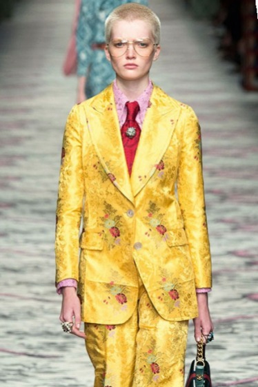 renkli takımlar vs. pijama takımları