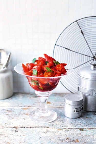 #VogueGurme: Çilekli, Domatesli ve Naneli Salata