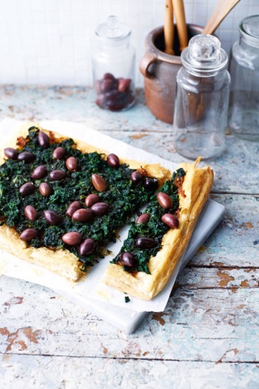 Soğanlı, Ispanaklı ve Siyah Zeytinli Turta