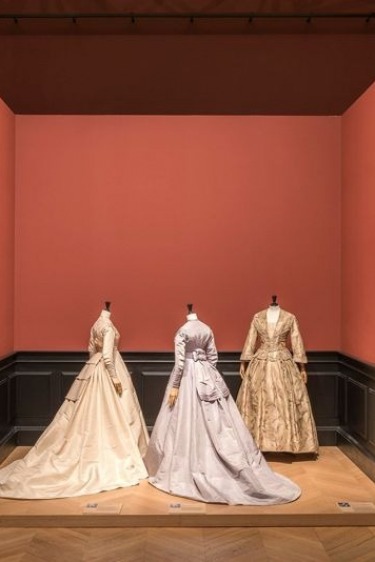 The Anatomy of a Collection Sergisi: Kimi Giyiyorsun?