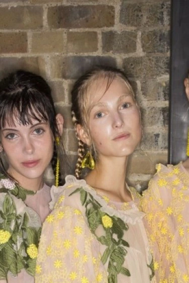Simone Rocha: Gerçeklik ile Şiirselliğin Buluşması