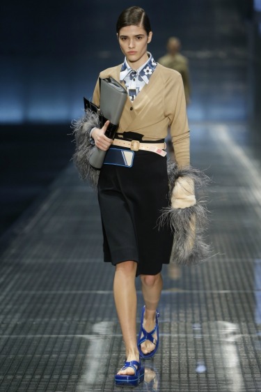 Hem Podyumda Hem Ekranda Modern İş Kadını