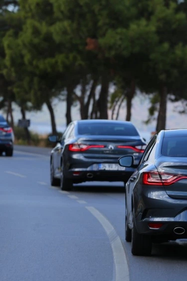 Maskülen Tavır: Renault Megane Sedan