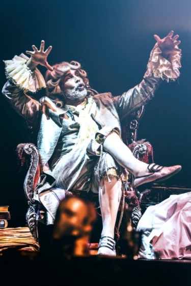 Ünlü Tiyatro Oyunu Quills'a Aslı Filinta Yorumu