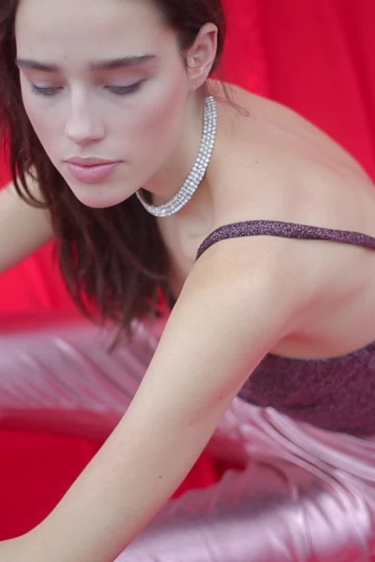 Işıltılı Parti Kıyafetleri Konfor Alanında Nasıl Giyilir?