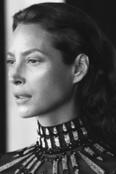 Başrolde Christy Turlington