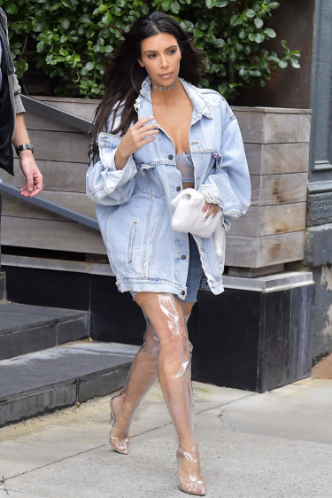 Kardashians Trendi: Şeffaf Ayakkabılar