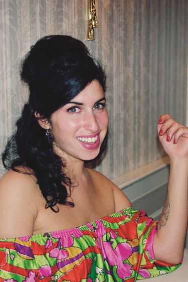 19 Yaşındaki Neşeli ve Umut Dolu Amy'nin Fotoğrafları