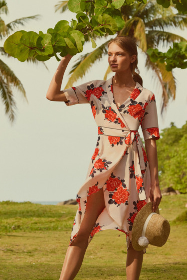 Ganni'den 'Stop and Smell the Roses'