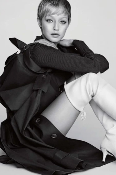 60'lardan Gelen Bir Gigi Hadid Stuart Weitzman