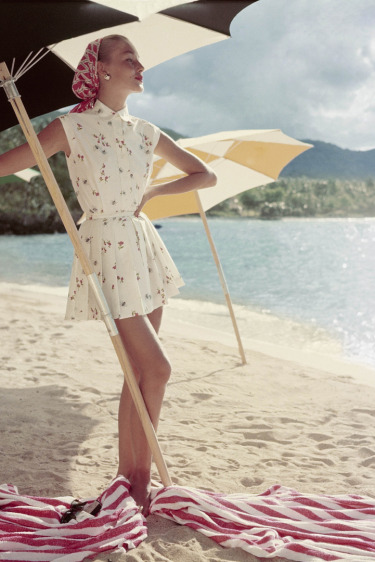 Plajda Nostalji: Yüksek Beller vs. Düşük Omuzlar