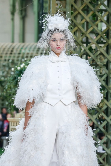Chanel’in Retro-Couture Gelini ve 50'ler Duvağı Chanel