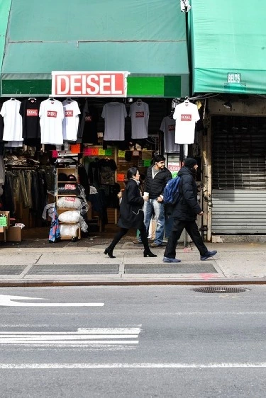 Diesel Kendi Sahte Mağazasını Açtı