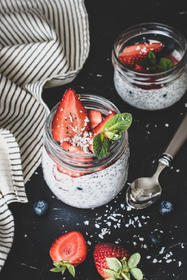 Çilekli Chia Pudingi