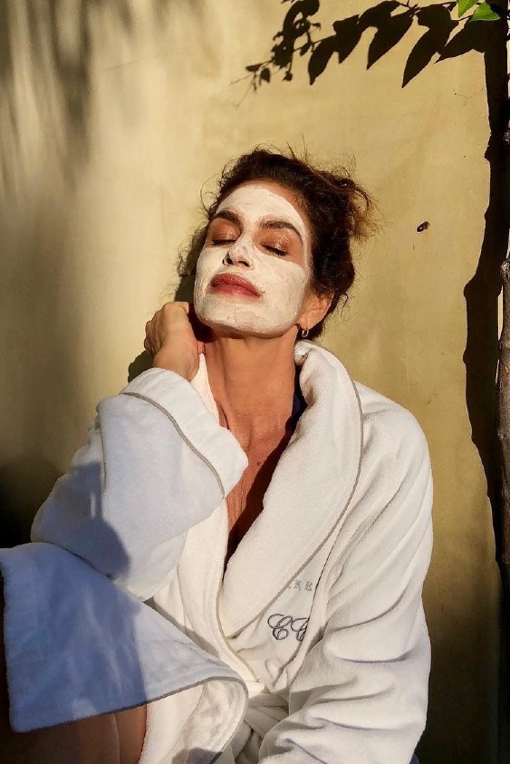 Yaza Özel En İyi 12 Cilt Bakım Maskesi cindy crawford