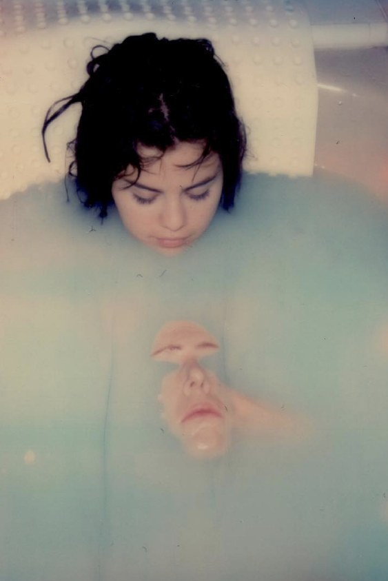 Selena Gomez, Petra Collins'in Korku Filminde!