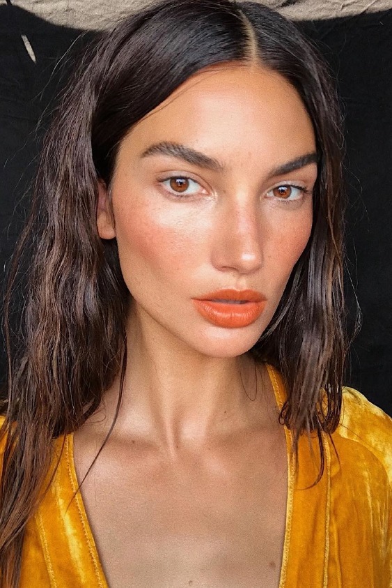 Lily Aldridge’in Ferah Yaz Makyajının Sırrı lily aldridge