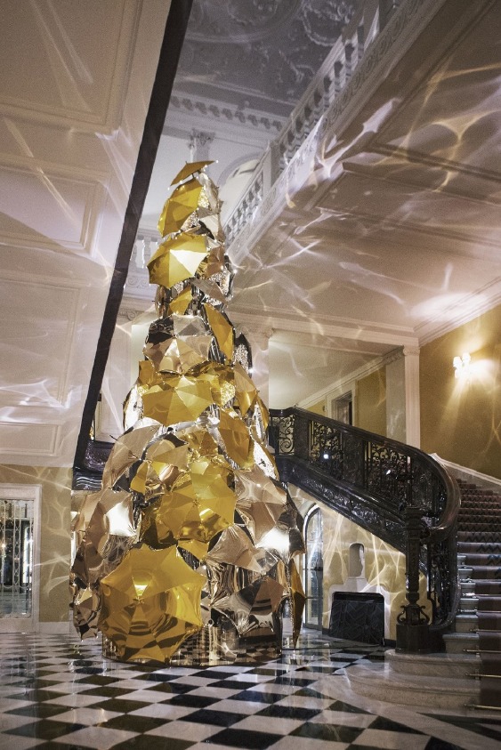 Claridge's'ın Meşhur Noel Ağacını Bu Yıl Kim Tasarlayacak?