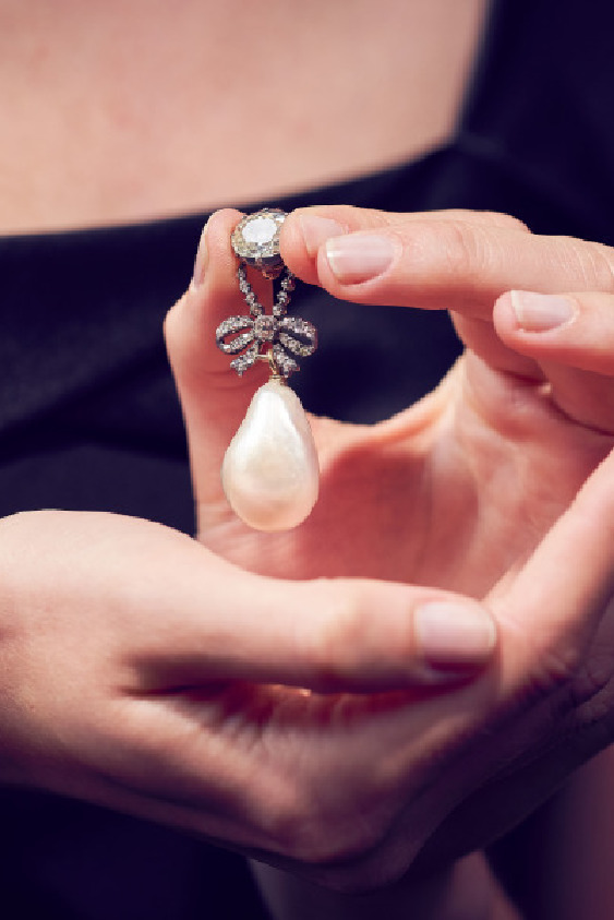 Marie Antoinette'in İnci Kolyesi Rekor Fiyata Satıldı