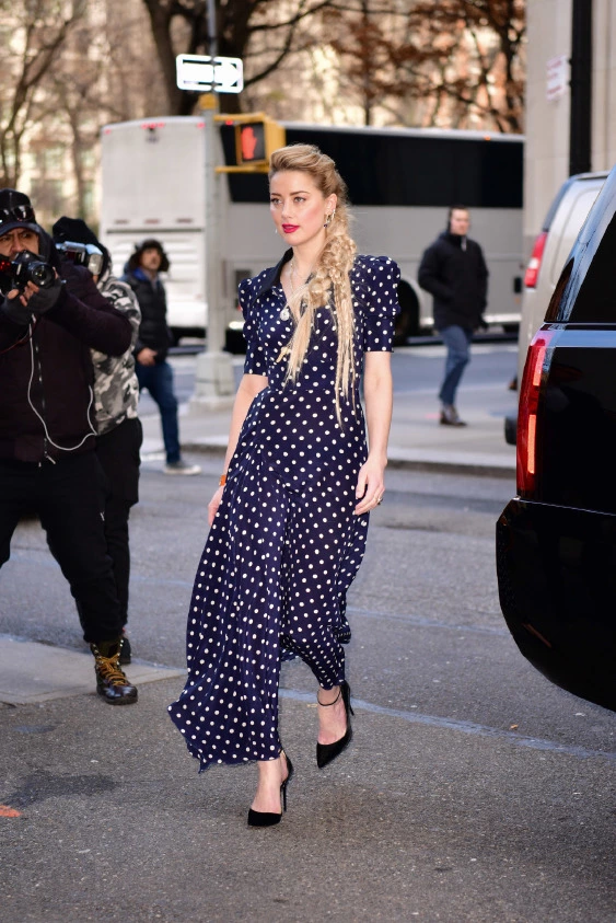 Amber Heard'ün Tribal Örgülerine 2 Stil Uyarlaması