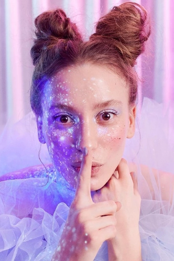 Serenay Sarıkaya Harikalar Diyarında