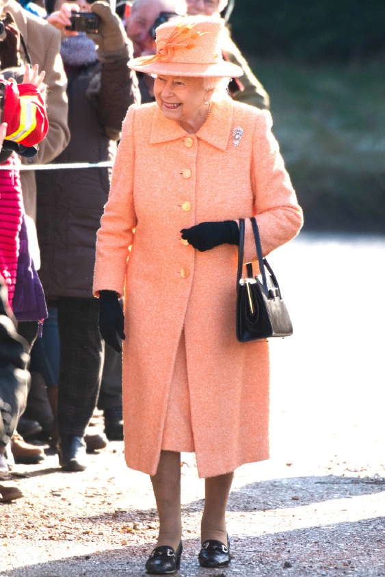 kraliçe elizabeth, queen elizabeth, living coral, pantone