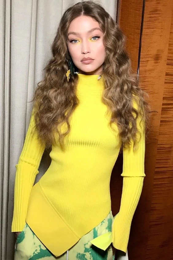 Gigi Hadid'in Makyajındaki Göz Alıcı Nokta gigi hadid