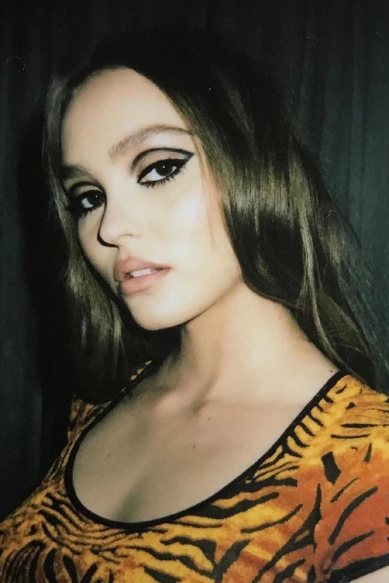 Lily-Rose Depp'ten Eyeliner'a 60'lar Yorumu lily-rose depp