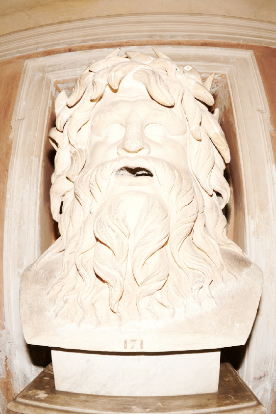 Gucci'den Her Koleksiyona Bir Kitap