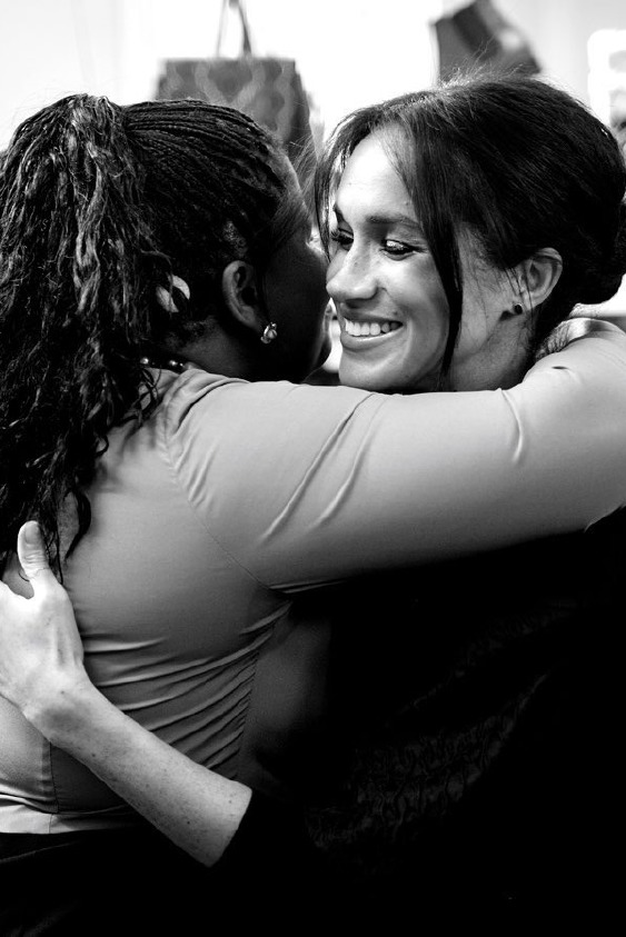 Meghan Markle Kadınlara İş Kıyafeti Tasarlayacak