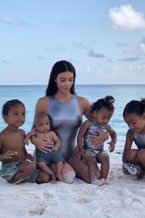 Kim Kardashian'ın Aile Boyu Bahamalar Tatili