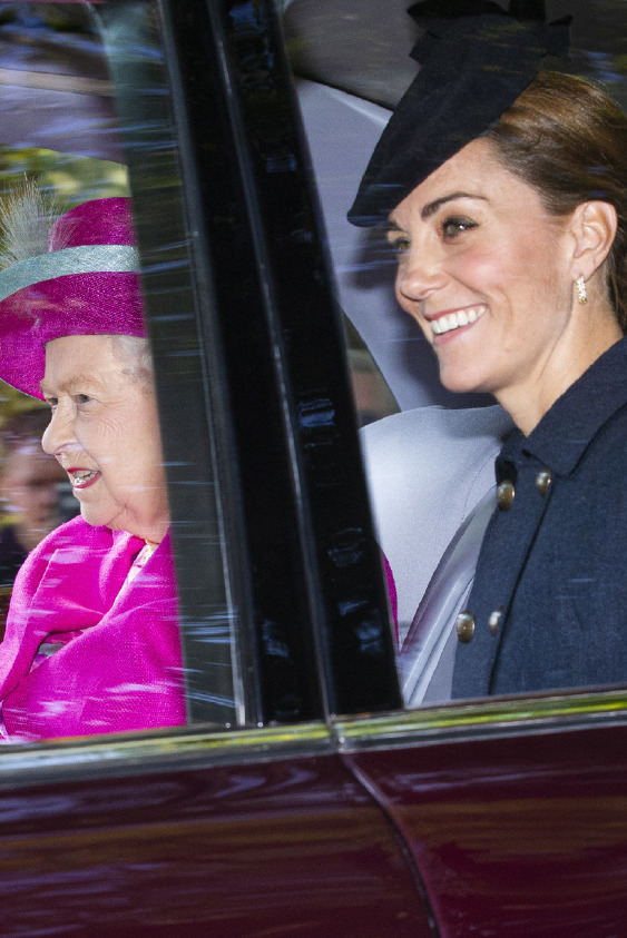 Kate Middleton ve Kraliçe 2. Elizabeth Aynı Araçta!