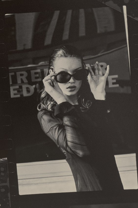 90'ların İkonik Güneş Gözlüğü Geri Döndü!