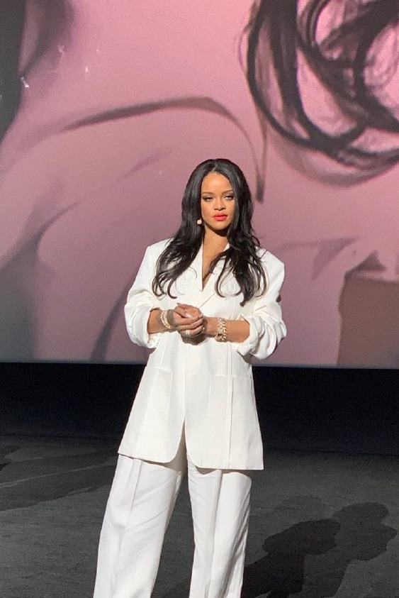 Rihanna'nın Akdeniz Esintili Jacquemus Resmiyeti