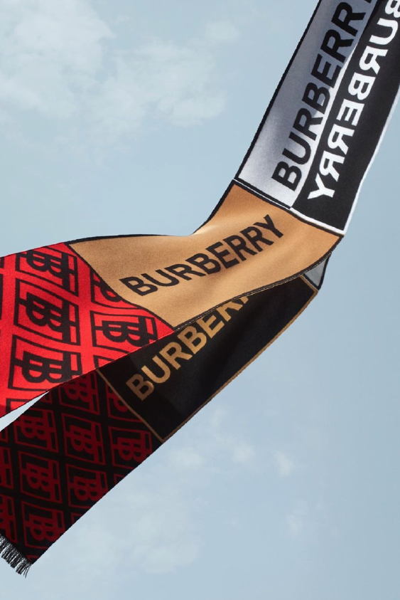 Burberry'nin İlk Oyunu: B Bounce