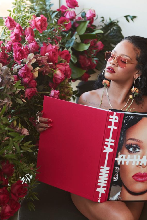 The Rihanna Book Satışta!