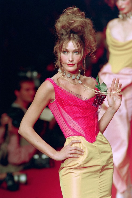 Vivienne Westwood'un İmza Korseleri Kendini Yeniden Hatırlatırsa