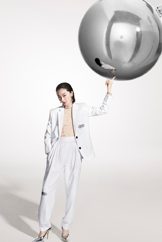 Riccardo Tisci'nin Burberry'deki İlk Noel Kampanyası: #WhatIsLove