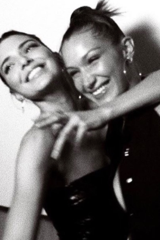 Dost Dediğiniz Kendall Jenner ve Bella Hadid Gibi Olmalı!