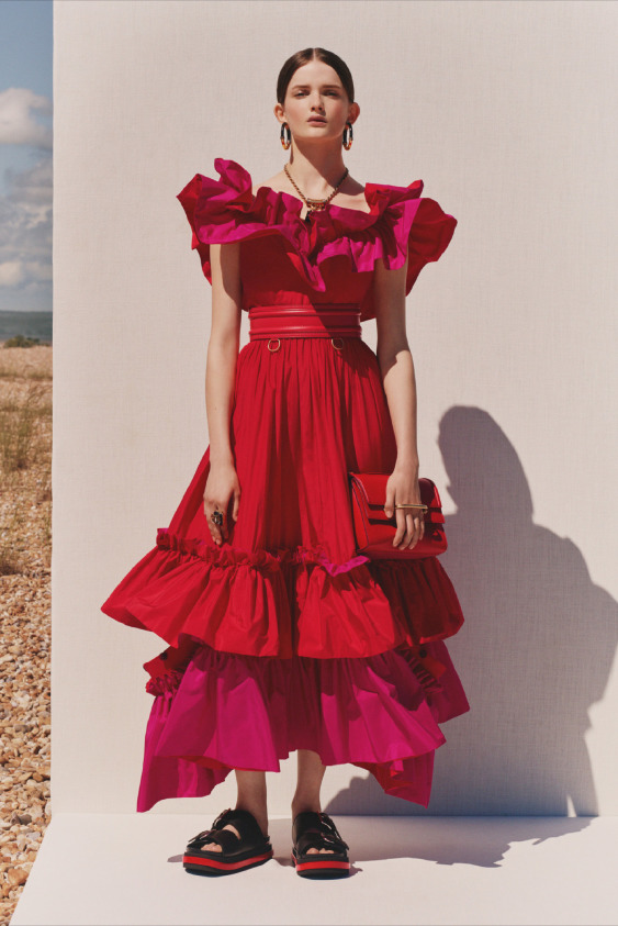 Renkli, Güçlü ve Dinamik Bir Alexander McQueen