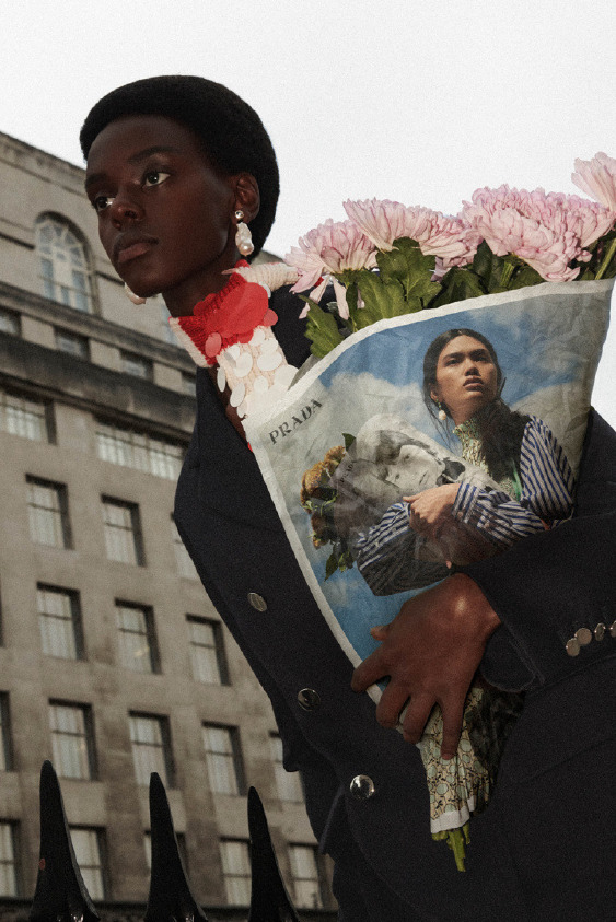 Prada'nın Floral Doygunluğa Ulaşan 2020 Resort Kampanyası