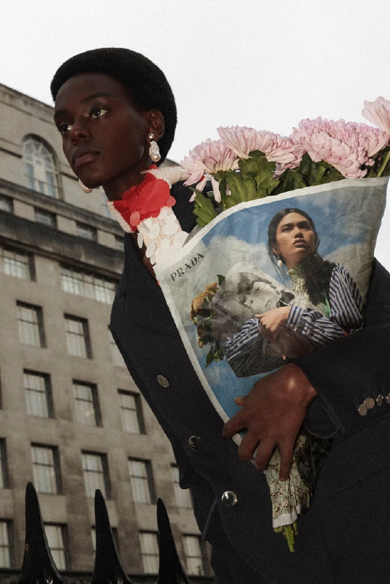 Prada'nın Floral Doygunluğa Ulaşan 2020 Resort Kampanyası