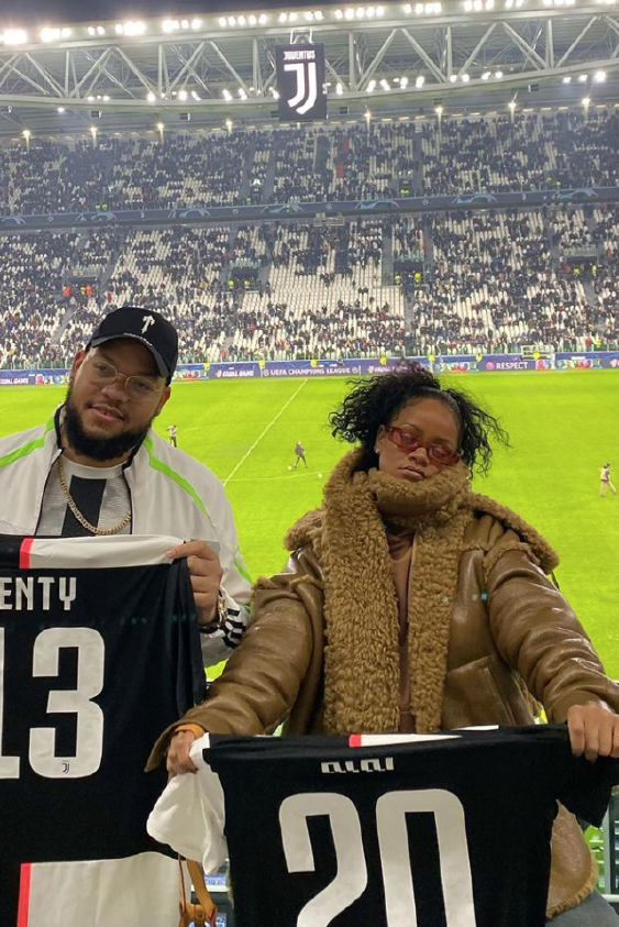 Rihanna Erkek Kardeşiyle Şampiyonlar Ligi'nde!