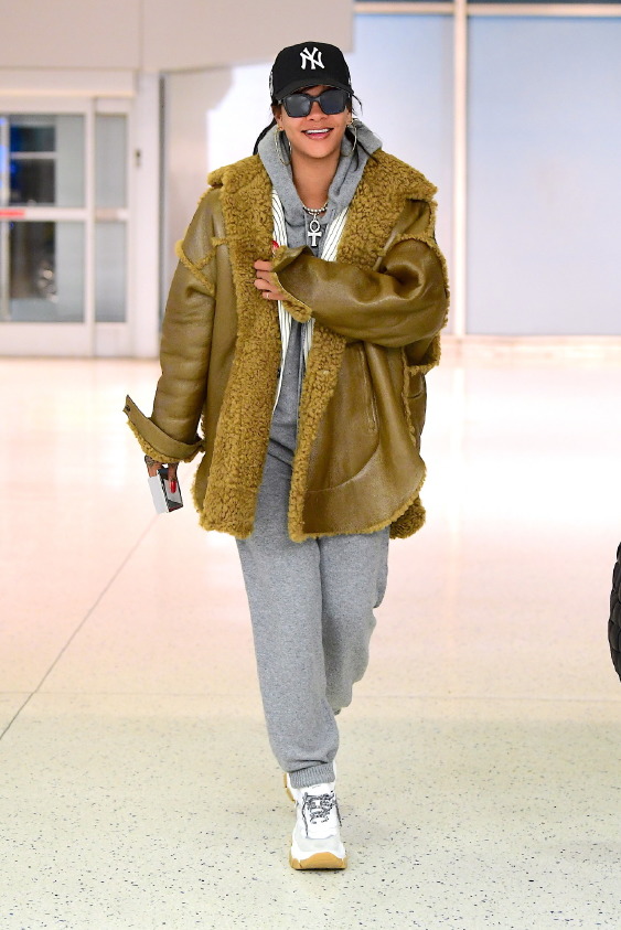 Rihanna'nın Otoriter Fenty Paltosu: Bölüm 2