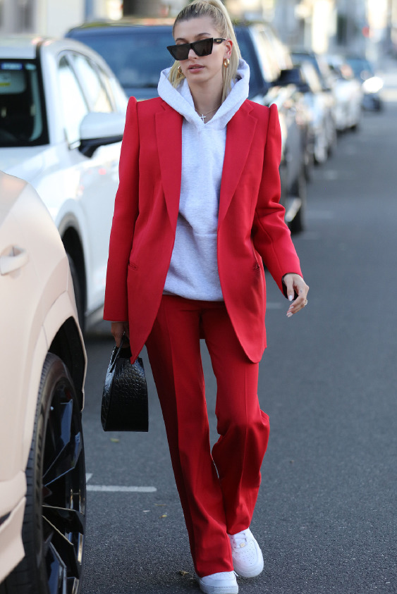 Hailey Baldwin'in Neo-Formal Stili